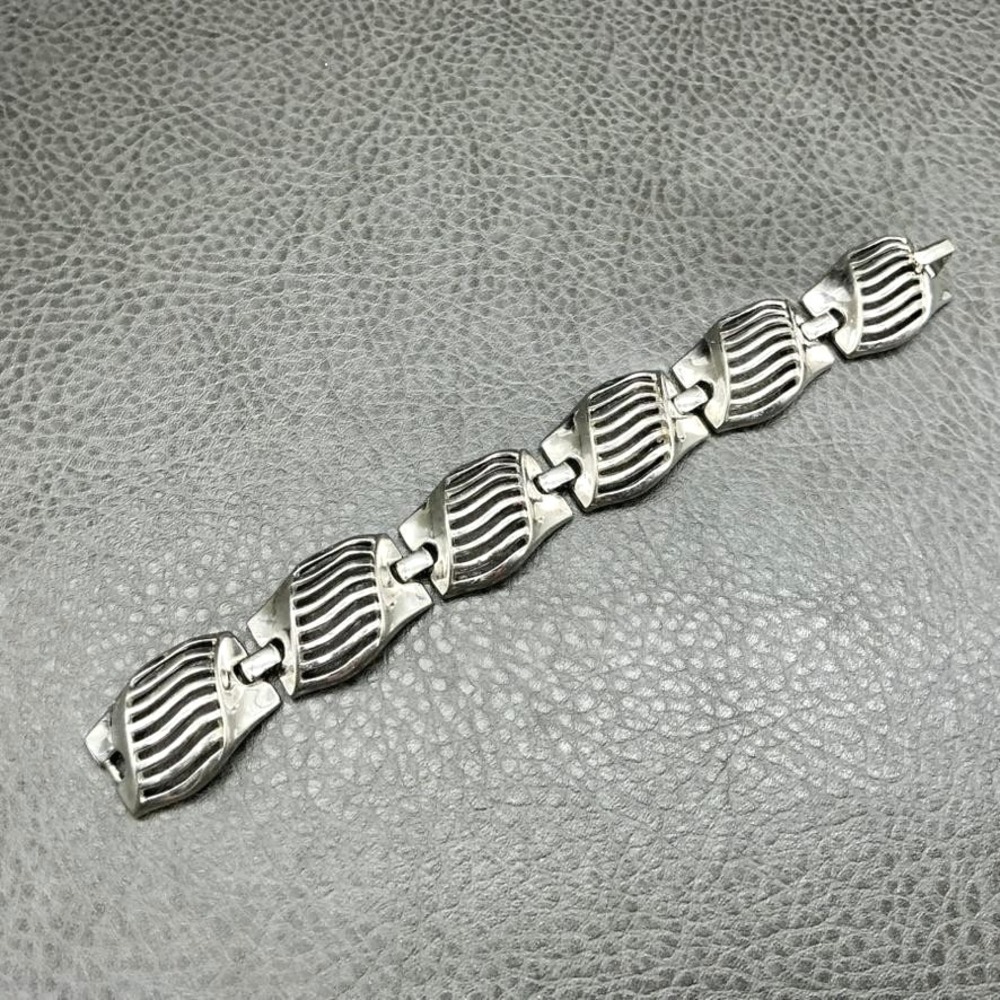Vintage Crown Trifari Bracelet Silver Tone Wide Link Chain 7 Inch Signed Jewelry
